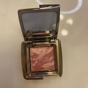 Hourglass blush